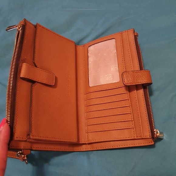 MICHAEL KORS Wristlet - Picture 2 of 3